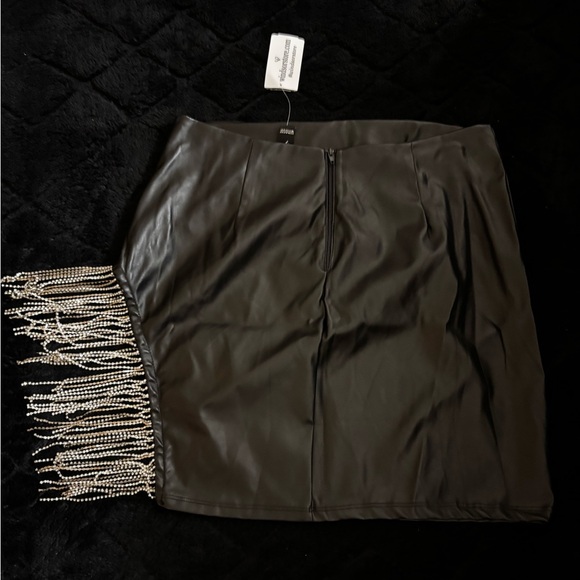 High-rise and side slit a rhinestones fringe and a mini length hem - Picture 2 of 3